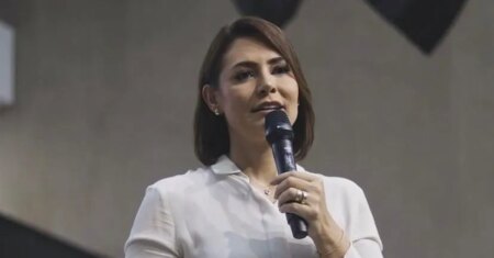 Michelle faz 1º ato de campanha em Brasília e pede voto em Flávio