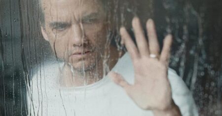 Wagner Moura cumpre a expectativa em “A Última Casa”, uma odisseia no lar