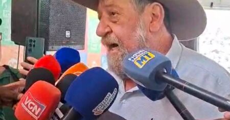 Barbudo diz que maioria defende candidatura própria, mas Podemos ainda negocia apoio aos 45 minutos do segundo tempo