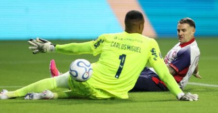 Carlos Miguel entre o frango e o sucesso no futuro
