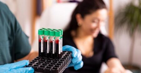 Exame de sangue simples pode detectar câncer e mostrar onde começou