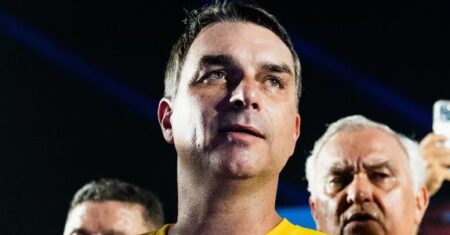 Flávio Bolsonaro se une a ?inimigos? de Lula como estratégia para NE