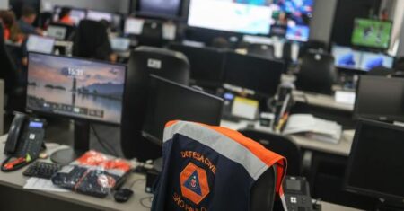 Itanhaém (SP) registra ventos de 97,2 km/h, e Defesa Civil envia alertas