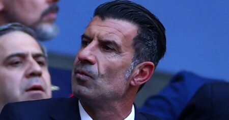 Figo ataca Infantino: ‘Mentiu, enganou e tentou encher os bolsos’