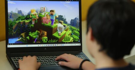 Efeito de tecnologias na saúde mental é preocupação em 80% da escolas