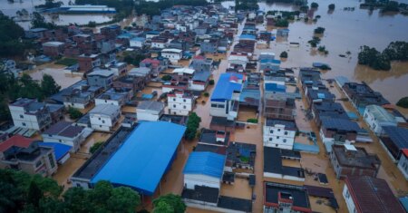 Tufão provoca retirada de mais de 50 mil pessoas no sudoeste da China