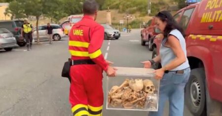 Espanha retira restos mortais de reis de mosteiro ameaçado por incêndio