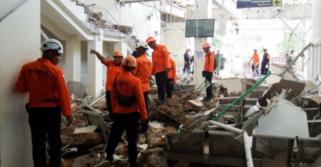 Forte terremoto atinge costa da Indonésia e deixa pelo menos 47 mortos
