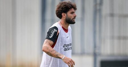 Yuri inicia transição; Corinthians tem plano para volta contra Santos