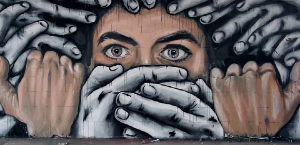 A estratégia da extrema-direita para impor uma unicultura e controlar a sociedade