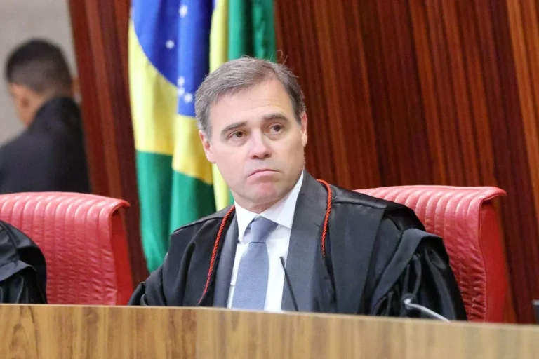 André Mendonça vota no TSE para manter bloqueio de notícias falsas sobre Nossa Senhora Aparecida