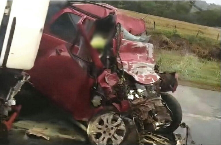 Colisão frontal entre picape e carreta deixa dois mortos na Br-364 em Rosário Oeste