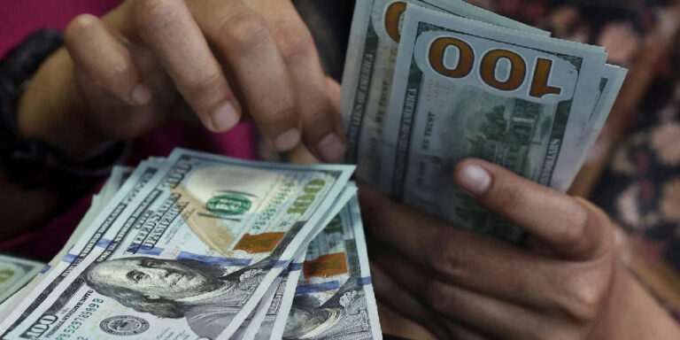 Dólar dispara e atinge maior cotação desde março em dia de instabilidade