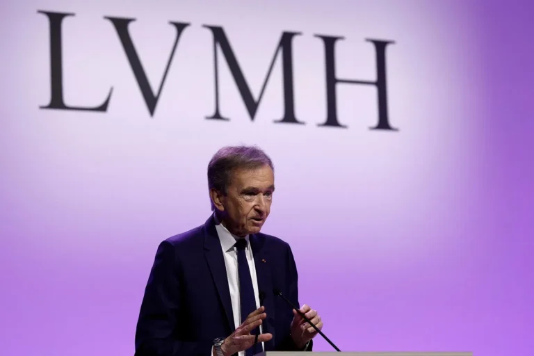 Família Arnault redesenha estrutura societária para blindar controle da LVMH