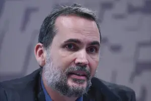 Governo nega controle de preços e foca no combate a aumentos abusivos nos combustíveis