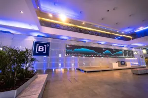 Ibovespa futuro recua sob pressão do petróleo e incertezas eleitorais