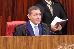 Nunes Marques questiona avanço do STF sobre o TSE e alerta para riscos à democracia brasileira