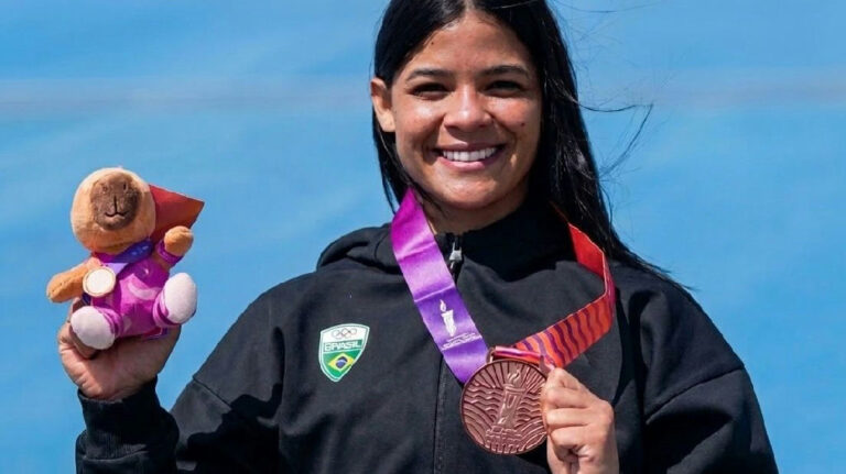 Paola Reis supera queda e garante bronze no BMX Racing em Santa Fé