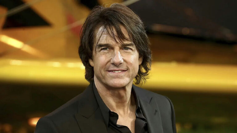Tom Cruise viraliza após tentar ajudar mulher que estava distraída com celular