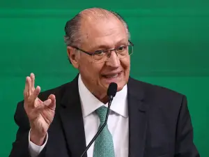 Alckmin rejeita recessão e diz que ajuste fiscal não pode penalizar os mais pobres
