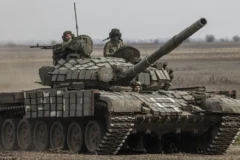 Ao menos 2 pessoas morrem em novos ataques entre Rússia e Ucrânia neste sábado
