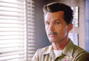 Aos 93 anos falece tom skerritt lendario ator de alien e top gun