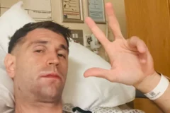 Após choque na Premier League e cirurgia na mandíbula, Dibu Martínez tranquiliza torcedores