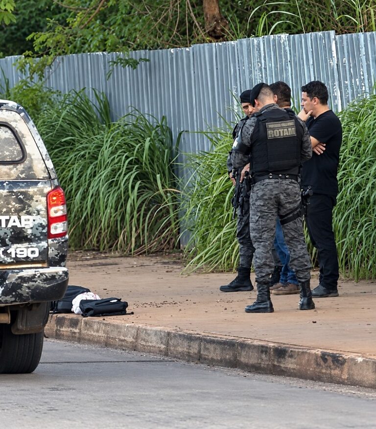 Apreensão de dinheiro vivo em veículo policial impulsiona apuração do Gaeco
