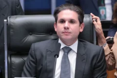 Aprovação do fim da escala 6x1 no Senado é celebrada por Hugo Motta como marco histórico
