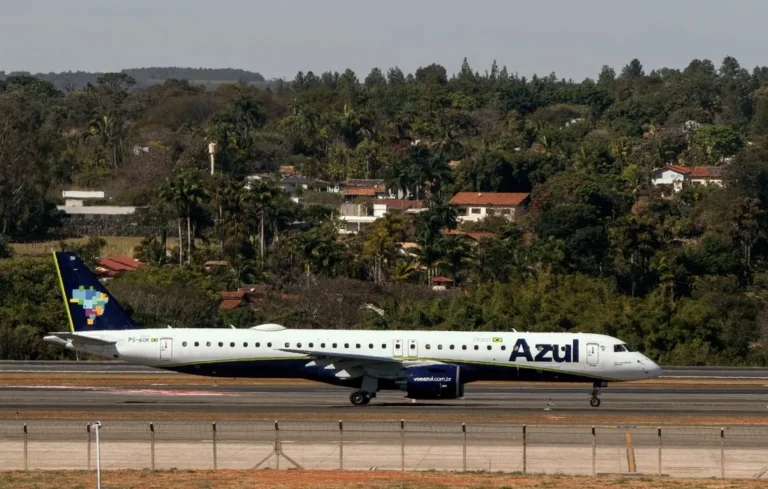 Azul apura decolagem de aeronave que quase atingiu limite da pista em Congonhas