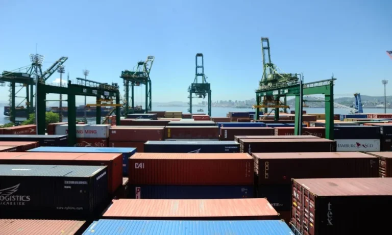 Balança comercial brasileira registra superávit de US$ 7,7 bilhões em setembro