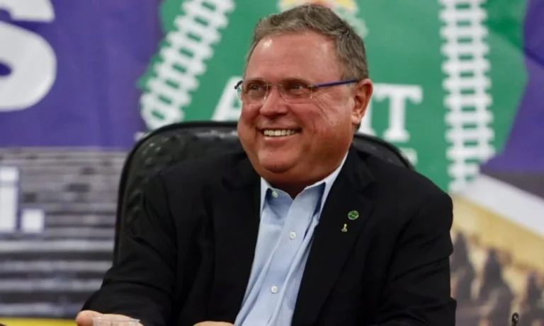 Blairo Maggi sinaliza mudança de posicionamento e declara voto em Flávio Bolsonaro