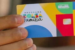 Bolsa família vira terreno minado para as campanhas de flávio e lula no segundo turno