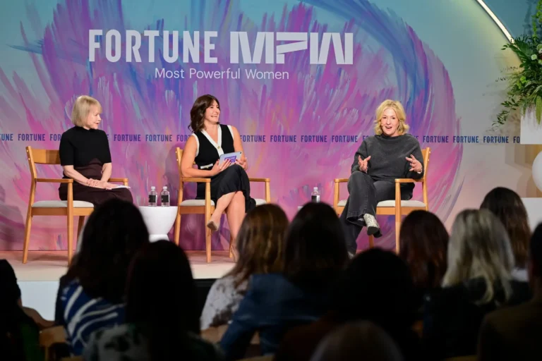 Brené Brown defende humanidade como diferencial estratégico na era da inteligência artificial