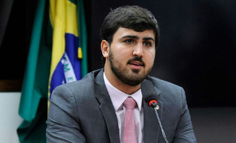 Cabos eleitorais cobram pagamentos de Emanuelzinho após derrota nas urnas