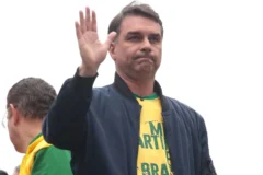 Campanha de Flávio Bolsonaro define silêncio sobre quebra de sigilo de Lula