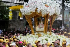 Círio de Nazaré mantém tradição e atrai multidão de fiéis em Belém