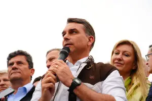 Como o sonho do negócio próprio molda a disputa entre Flávio e Lula