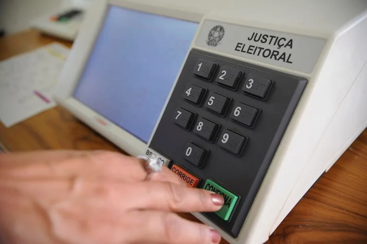 Cuiabá registra divergências e encerramento desigual de votação após decisão do STF