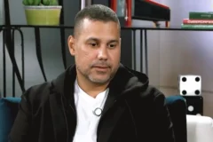 De entregador a bilionário: a trajetória do criador do espeto carioca