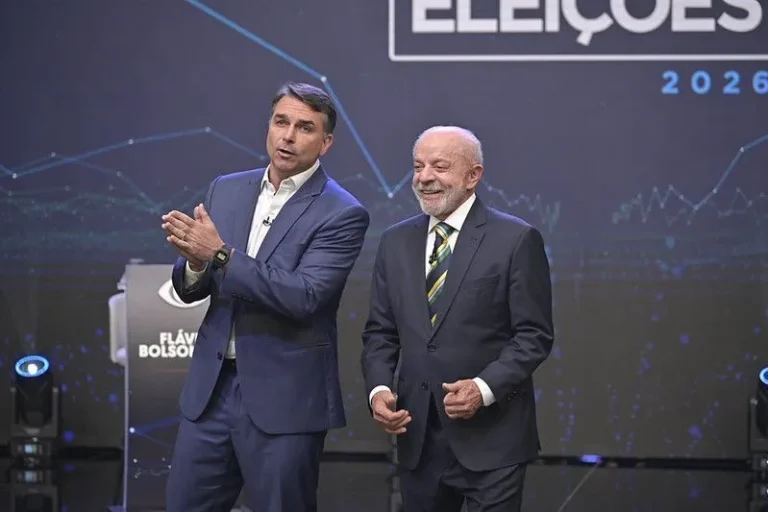 Debate presidencial reúne flavio bolsonaro e lula em confronto direto na tv