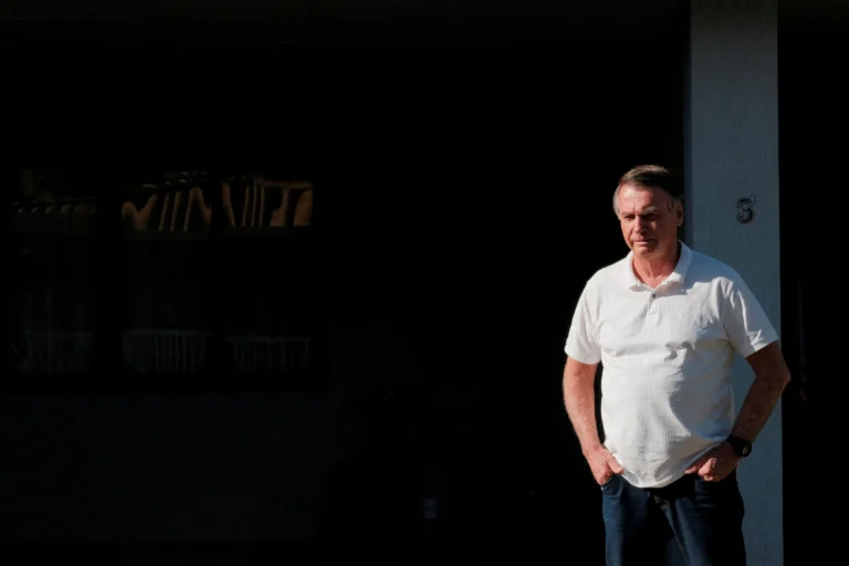 Defesa de Bolsonaro recorre ao STF para tentar anular condenação de 27 anos por trama golpista