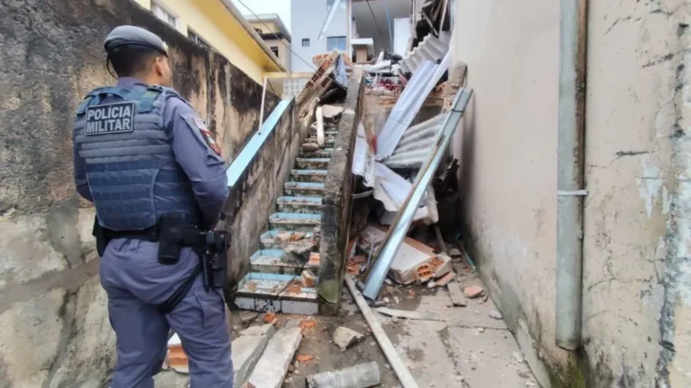 Desabamento de casa em Santo André deixa ferido após temporal na região