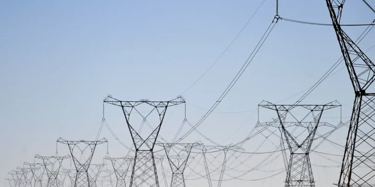 Distribuidoras reforçam operação para garantir energia durante as eleições