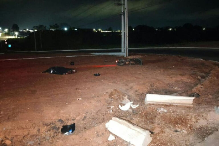 Dois homens morrem após moto invadir canteiro da Mt-208 em Alta Floresta nesta madrugada