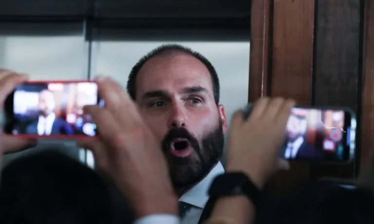 Eduardo Bolsonaro entra no Banco Nacional de Prisões após decisão do STF