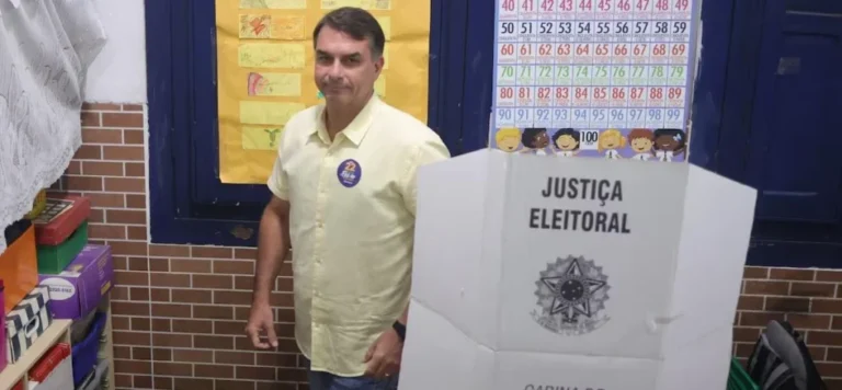 Eleições 2026: Flávio ultrapassa Lula com 14,83% das urnas apuradas