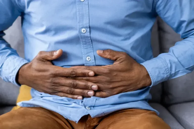 Entenda por que a dor é o principal sintoma da síndrome do intestino irritável