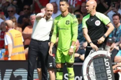 Erik ten Hag expõe bastidores e diz que Cristiano Ronaldo não corria no United