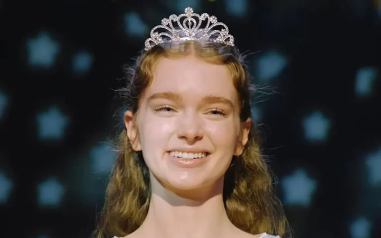 Estreias de outubro trazem nova série de Carrie a Estranha e o retorno de Se Eu Fosse Você 3